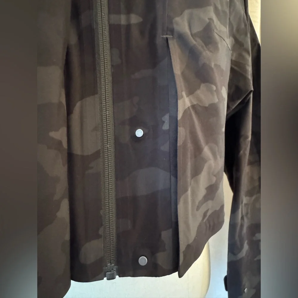 Lululemon Rain Chaser Jacket Heritage 365 Camo Dark Olive - Picture 3 of 10